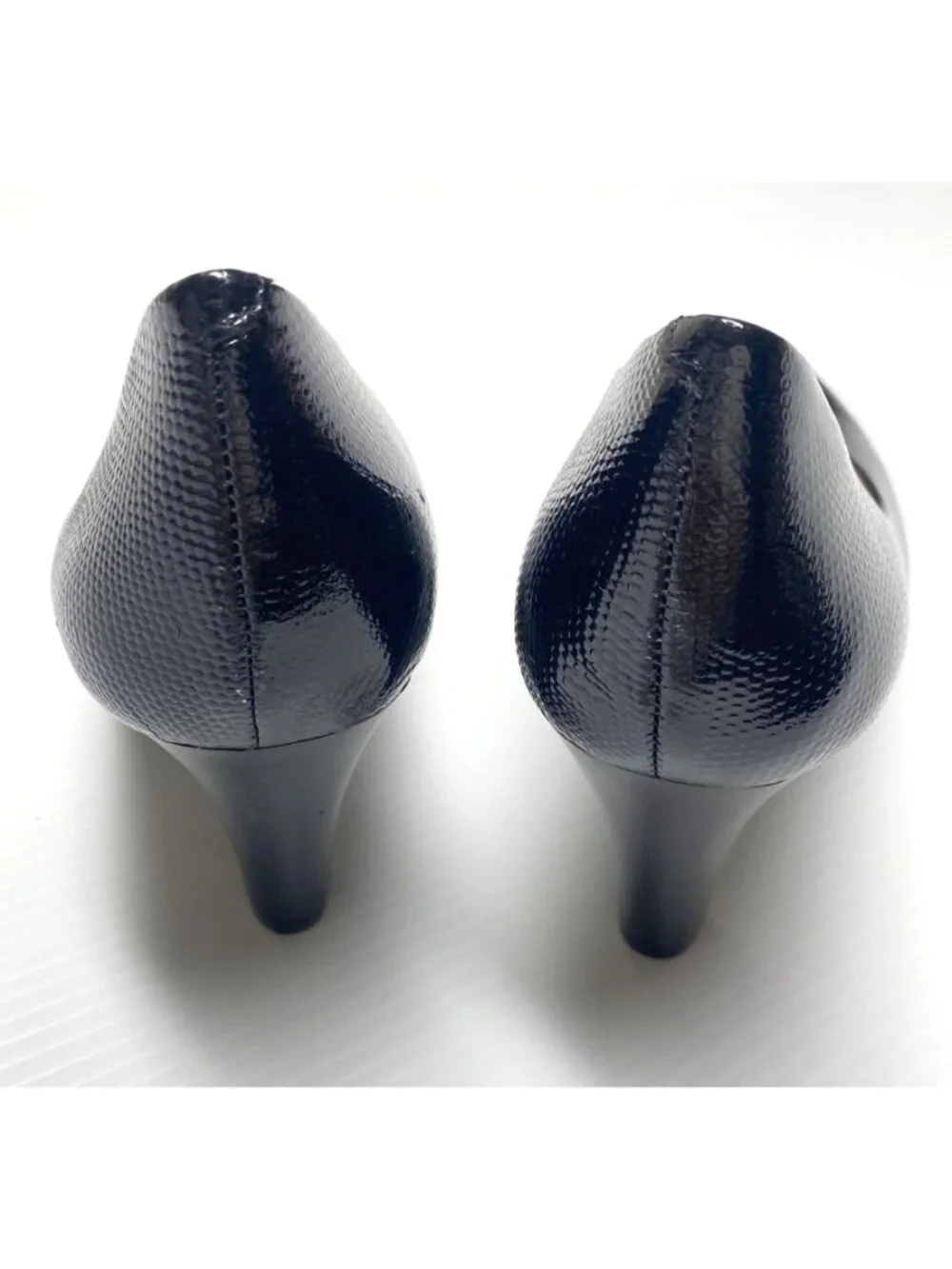 size 10 M womens Nurture Marjorrie textured black pumps heels Pristine! leather